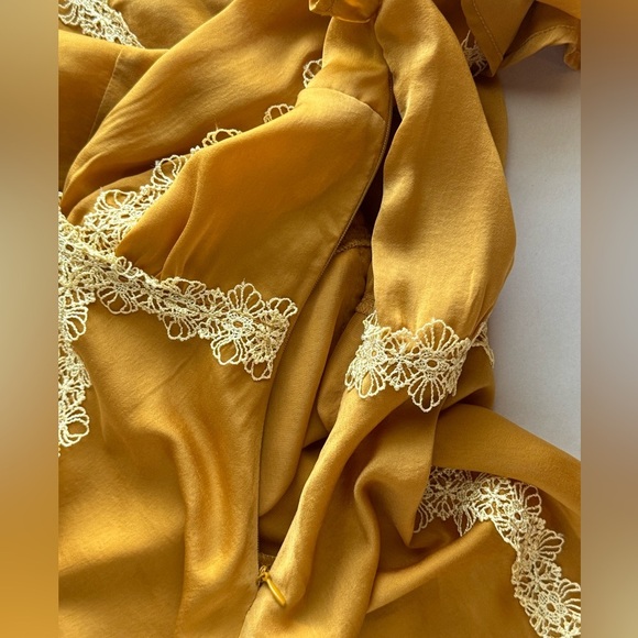 MODCLOTH Woman's Mustard Short Sleeve Lace Embellished Blouse, Size M - Picture 5 of 8